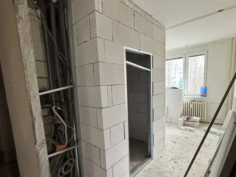 Bourání a nové zdivo — rekonstrukce bytu Liberec